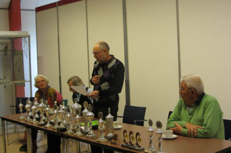 onze voorzitter opent de tentoonstelling